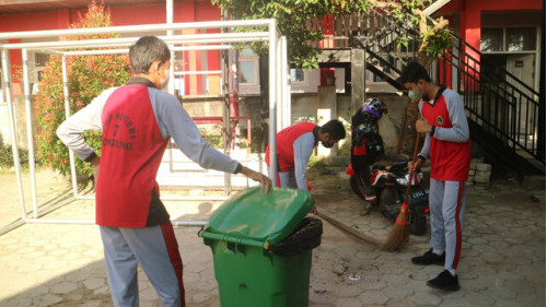 Bersih-Bersih Lingkungan Sekolah; World Clean-up Day